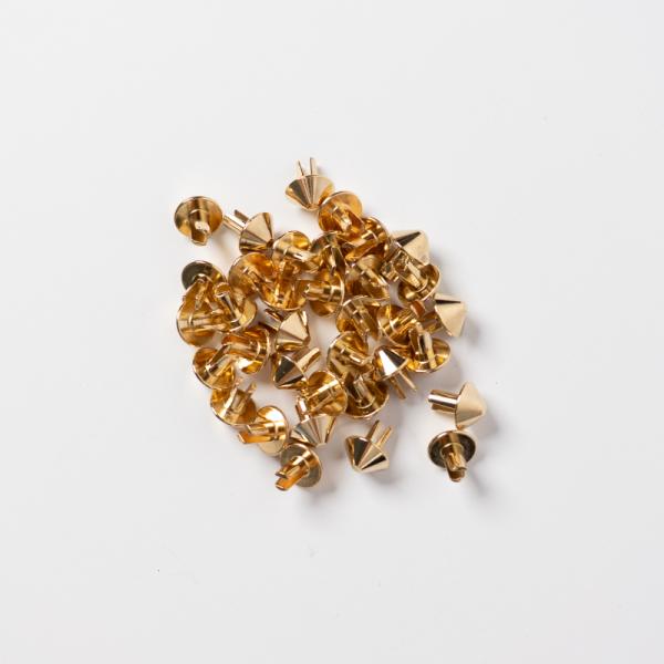 Pyramid Studs